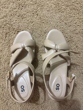 SO Neutral Beige Knotted Strap Heels